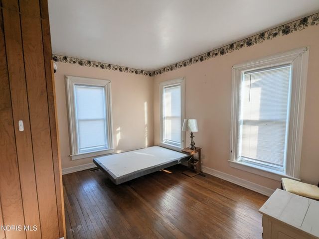 12345 Grove Road, Fostoria, OH 44830