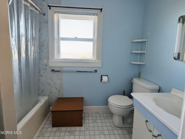 12345 Grove Road, Fostoria, OH 44830