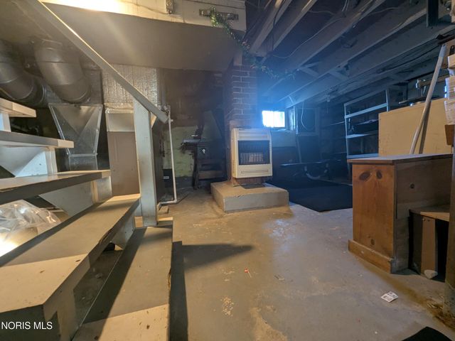 12345 Grove Road, Fostoria, OH 44830