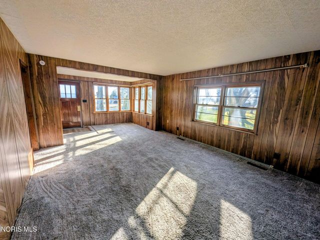 12345 Grove Road, Fostoria, OH 44830