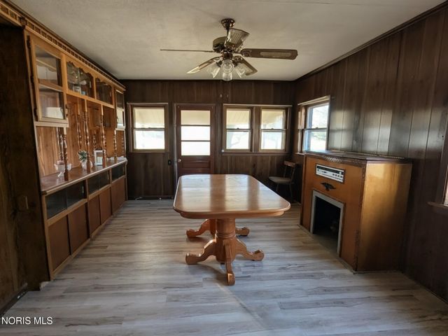 12345 Grove Road, Fostoria, OH 44830