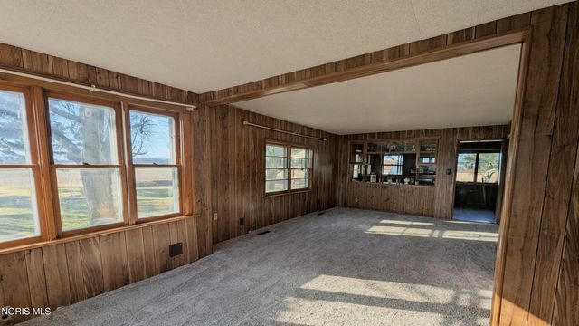 12345 Grove Road, Fostoria, OH 44830