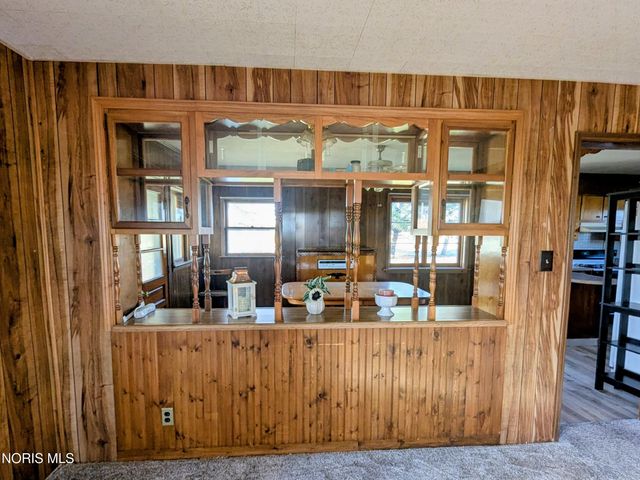 12345 Grove Road, Fostoria, OH 44830