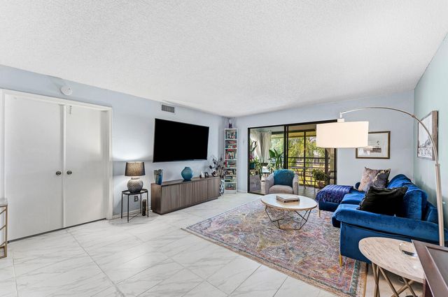 10155 Mangrove Drive 204, Boynton Beach, FL 33437