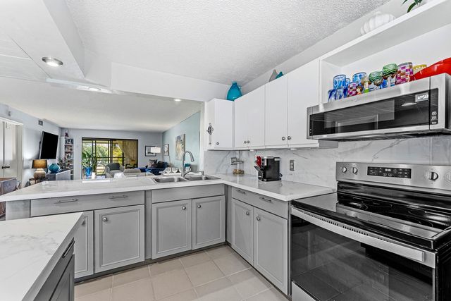 10155 Mangrove Drive 204, Boynton Beach, FL 33437