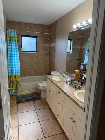 322 SE 46th LN, Cape Coral, FL 33904