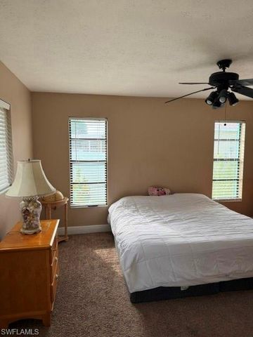 322 SE 46th LN, Cape Coral, FL 33904