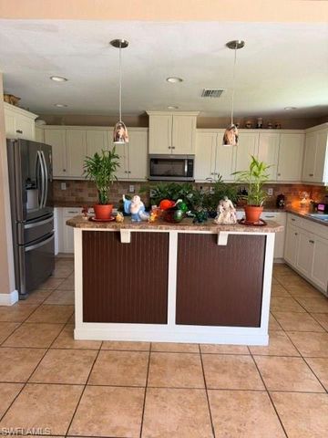 322 SE 46th LN, Cape Coral, FL 33904