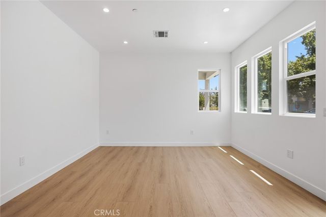 7647 Melvin Avenue, Reseda, CA 91335
