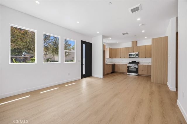 7647 Melvin Avenue, Reseda, CA 91335