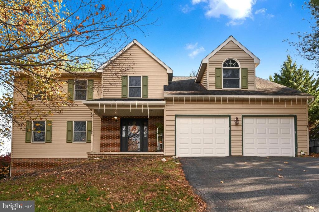 1027 KEYSTONE DR, Lancaster, PA 17603