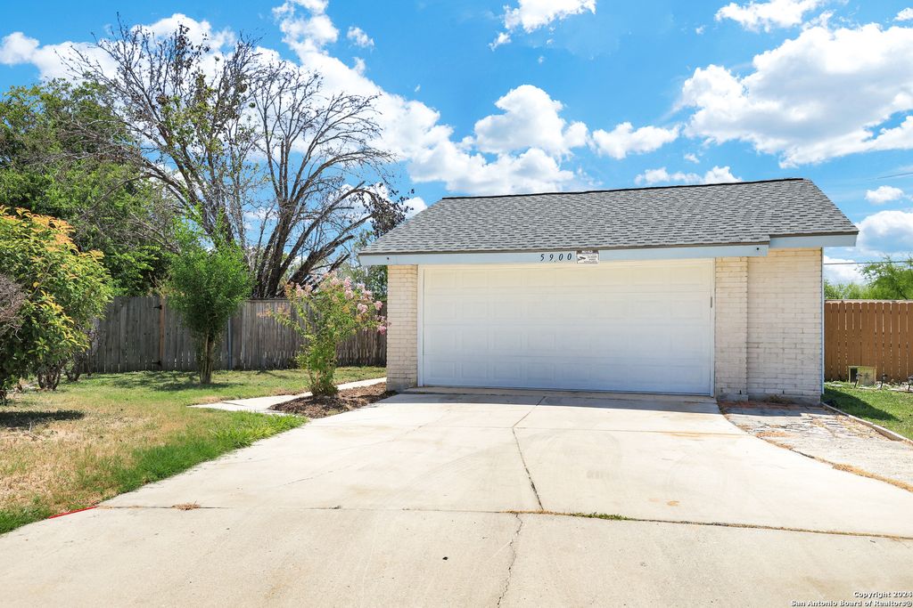 5900 LAKE SUPERIOR ST, San Antonio, TX 78222