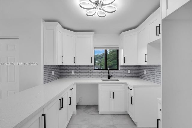 1411 NW 40th St B, Miami, FL 33142