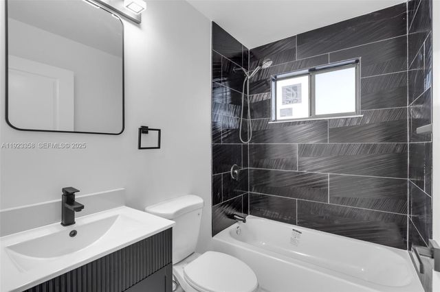 1411 NW 40th St B, Miami, FL 33142