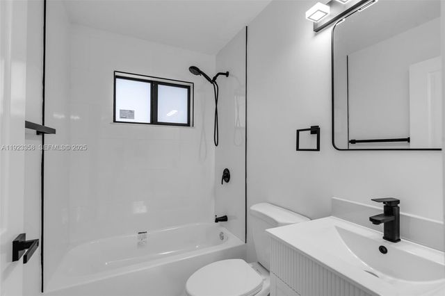 1411 NW 40th St B, Miami, FL 33142