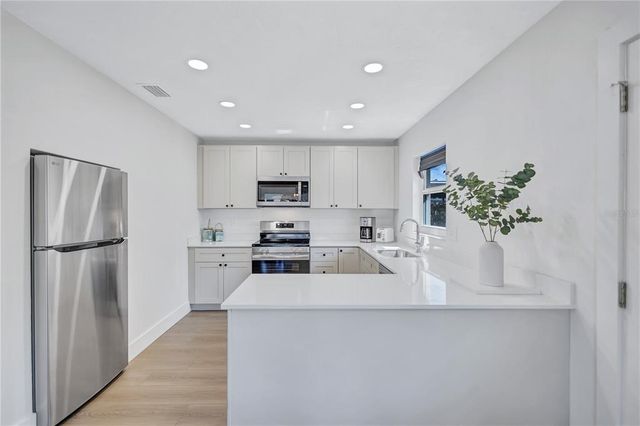185 VISTA HERMOSA CIRCLE, Sarasota, FL 34242