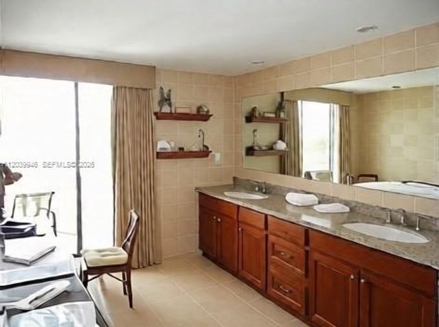 20281 E Country Club Drive 0, Aventura, FL 33180