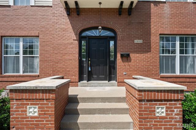 2915 Saint Vincent Avenue, St Louis, MO 63104