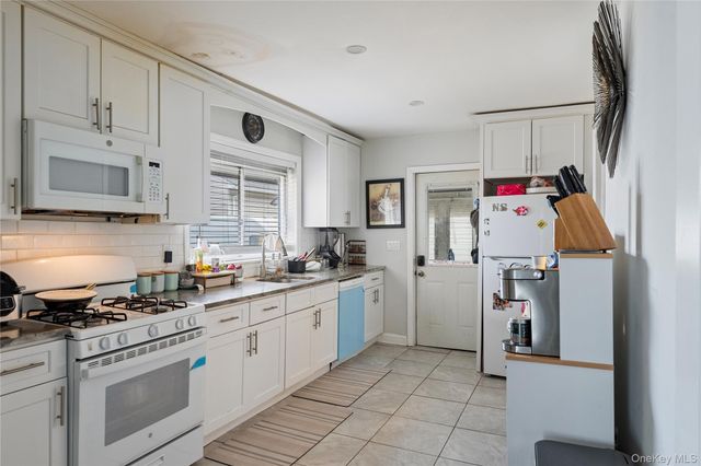 236 Maple Place, Mineola, NY 11501