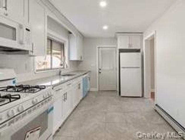 236 Maple Place, Mineola, NY 11501