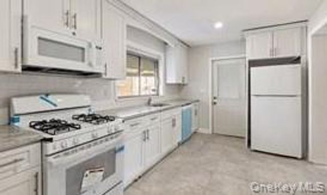 236 Maple Place, Mineola, NY 11501