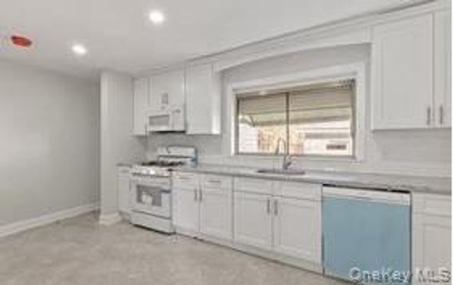 236 Maple Place, Mineola, NY 11501