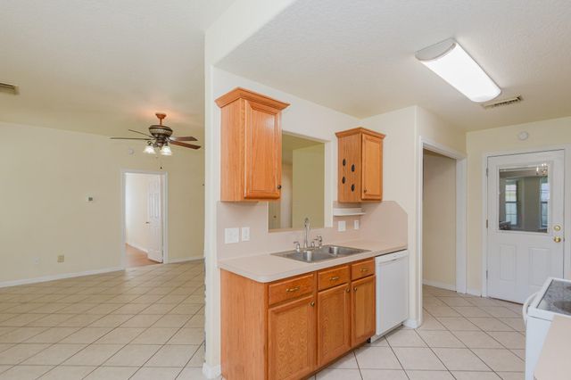 118 E 10th Street, Deer Park, TX 77536