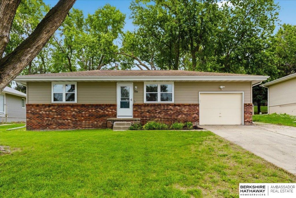 2219 N 143rd Circle, Omaha, NE 68164