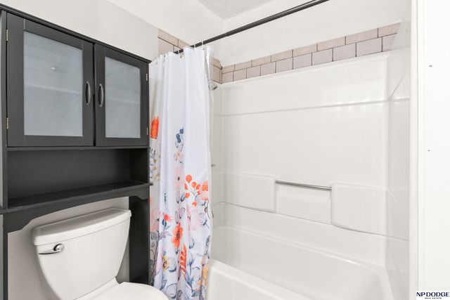 1015 N 83rd Street, Omaha, NE 68114