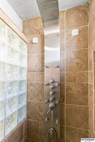 1015 N 83rd Street, Omaha, NE 68114