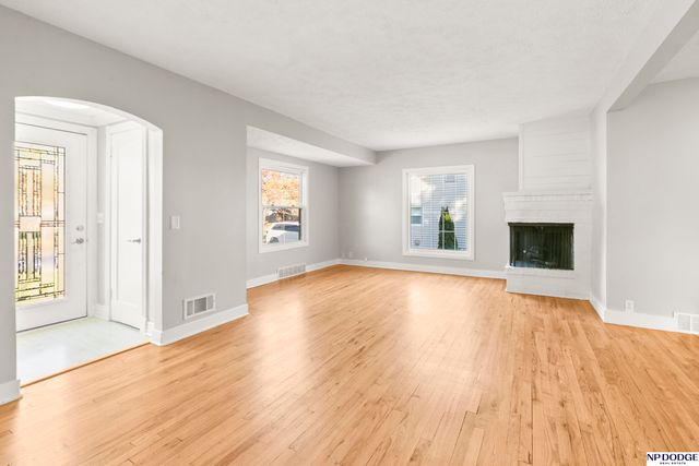 1015 N 83rd Street, Omaha, NE 68114