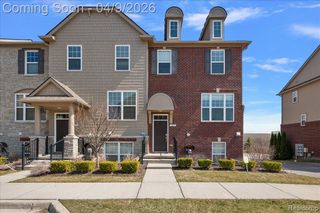 2877 Hartwick Drive, Rochester Hills, MI 48307
