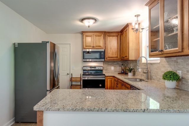 3300 Shakertown Ct, Antioch, TN 37013