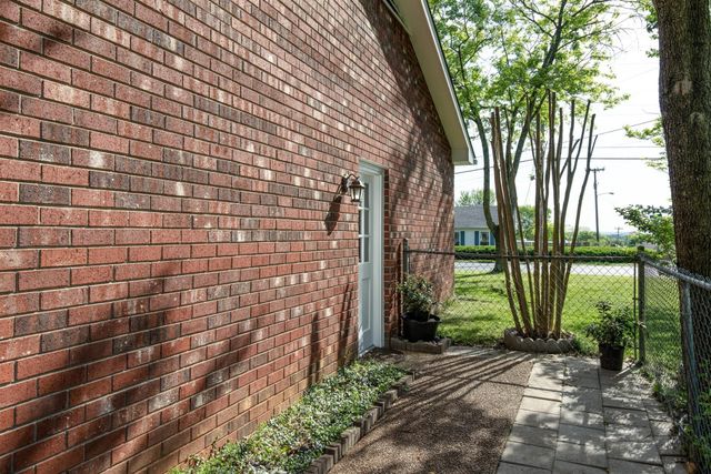 3300 Shakertown Ct, Antioch, TN 37013