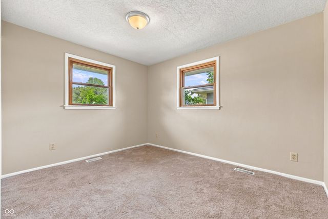 139 South Street, Chesterfield, IN 46017
