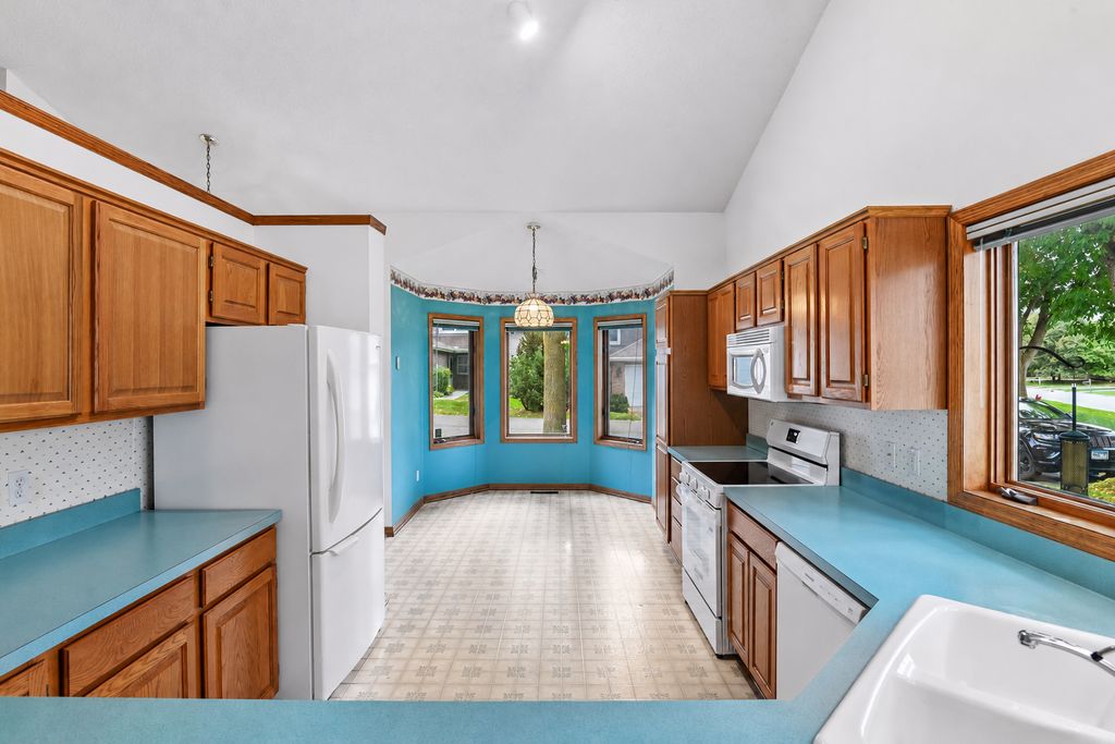 18512 Lime Tree Court, Minnetonka, MN 55345 — photo 5