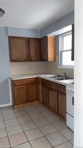 1576 Morris Avenue, Lincoln Park, MI 48146