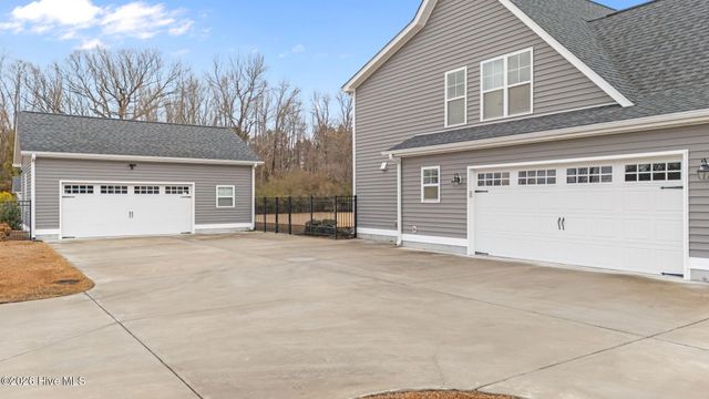 2909 Avon Road, Greenville, NC 27858