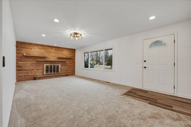 123 N Rosedale Avenue, Aurora, IL 60506