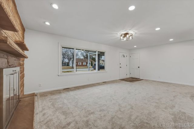 123 N Rosedale Avenue, Aurora, IL 60506