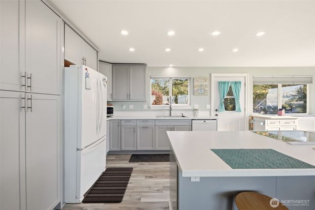 1975 Island View Road, Oak Harbor, WA 98277