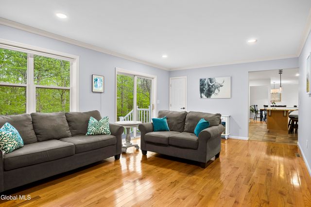 13 Tamian Pass, Malta, NY 12019