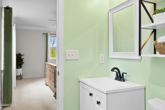 13 Tamian Pass, Malta, NY 12019