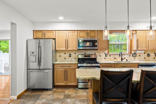 13 Tamian Pass, Malta, NY 12019