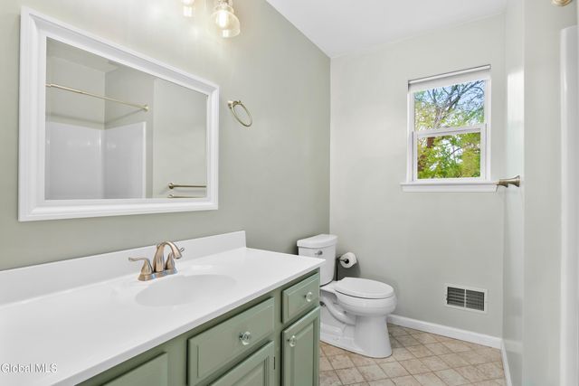 13 Tamian Pass, Malta, NY 12019