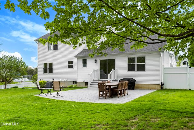 13 Tamian Pass, Malta, NY 12019