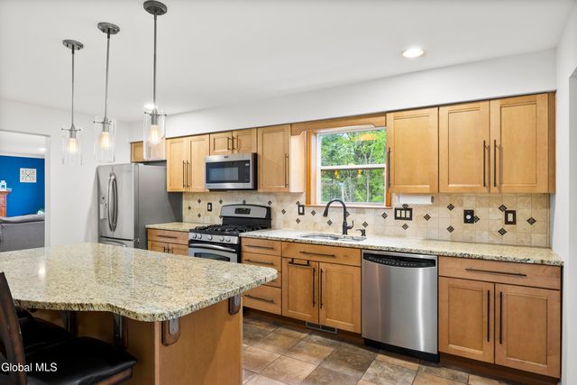 13 Tamian Pass, Malta, NY 12019