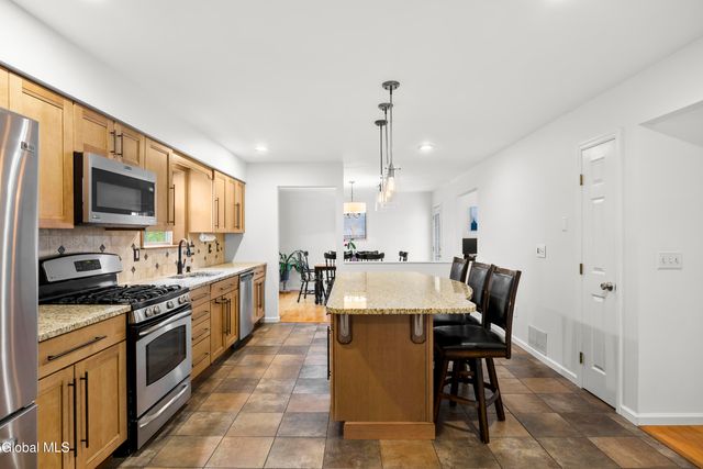 13 Tamian Pass, Malta, NY 12019