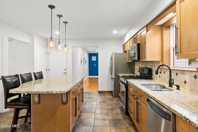 13 Tamian Pass, Malta, NY 12019