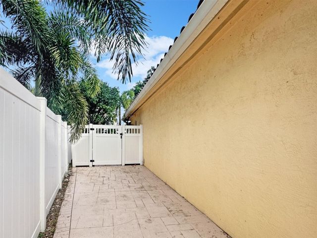 2936 NW 9th Terrace, Wilton Manors, FL 33311